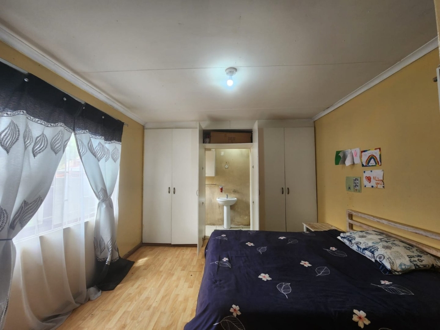 4 Bedroom Property for Sale in Levallia Western Cape